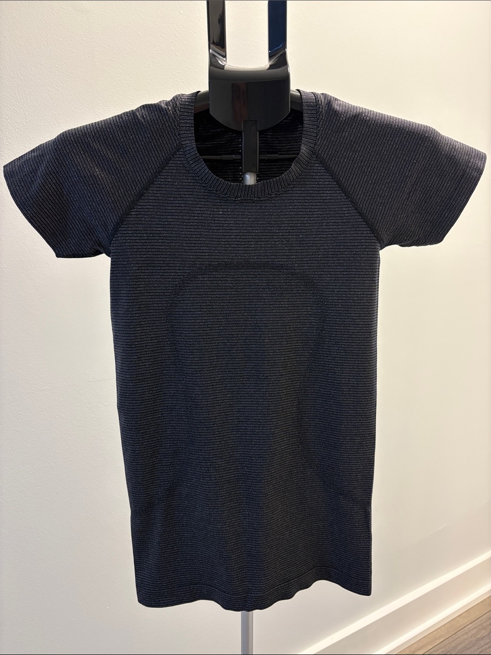 Lululemon Swiftly Tech ~ 4 ~ Black Sparkle - Picture 2 of 15